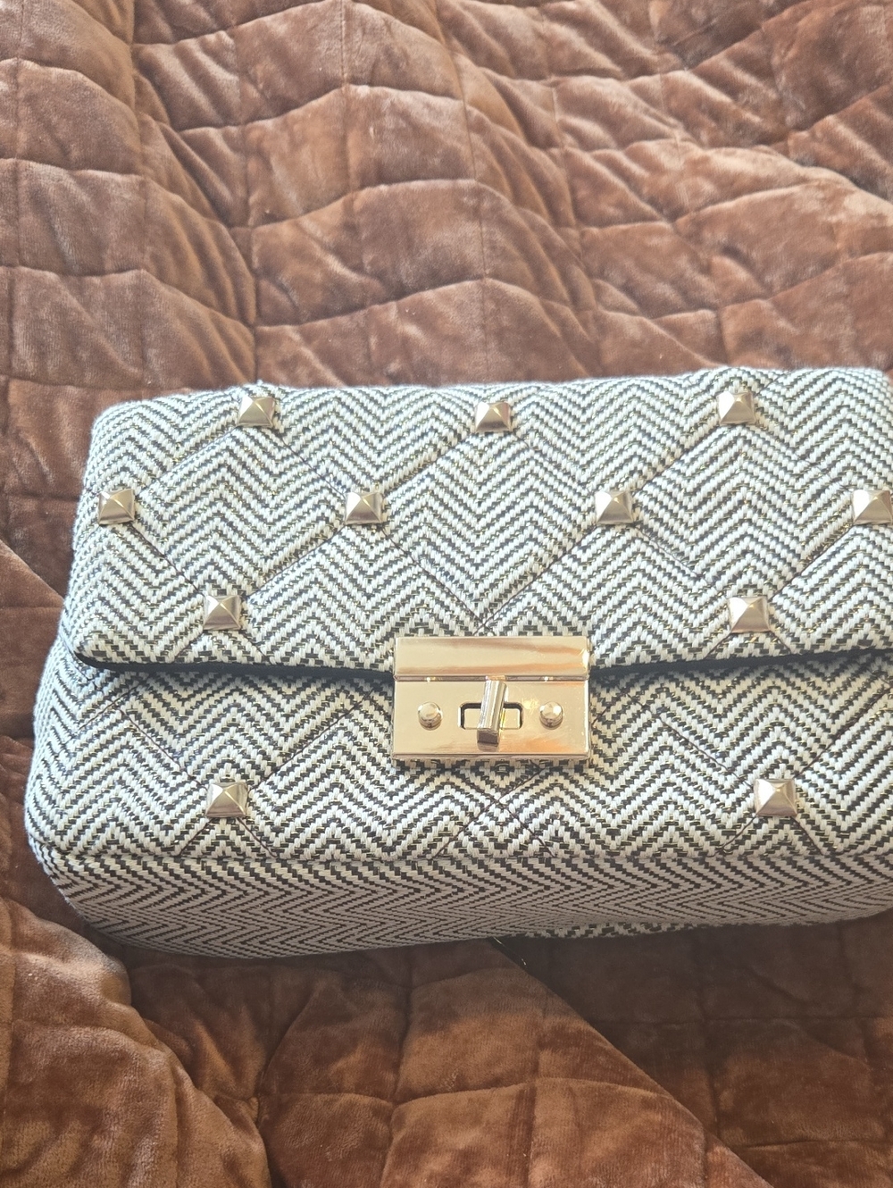 Aldo | Chain Strap Studded Herringbone Bag - Black & White W/ Gold Accents - Picture 5 of 11